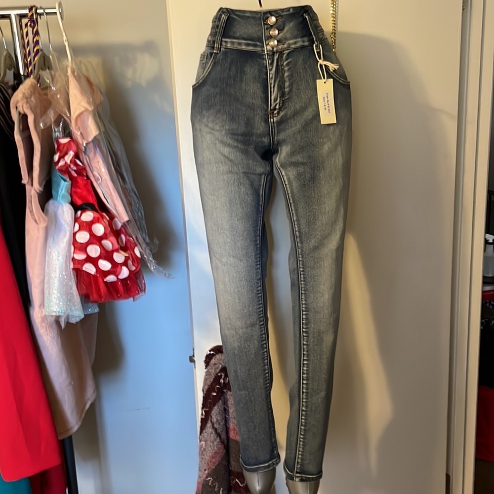 CLOSET SALE. ACCEPTING ALL REASONABLE OFFER $!